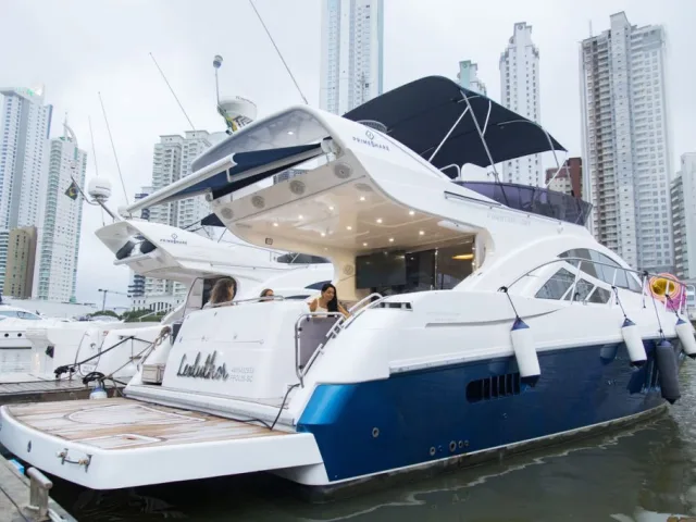Schaefer Yachts Phantom 500 Fly