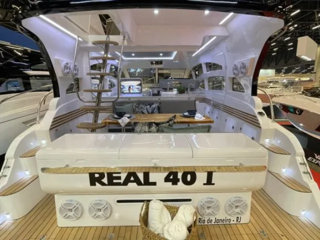Real Powerboats-40 Fly