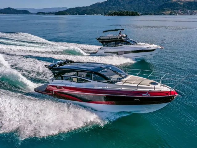 Real Powerboats-40 Luxury