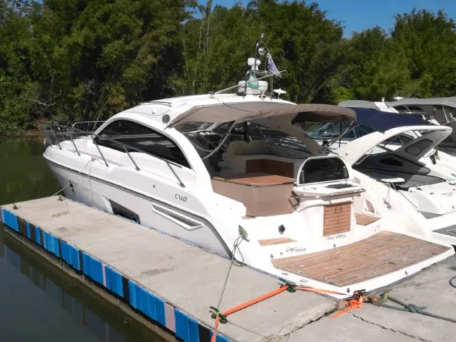 Lancha Compartilhada-Sessa C40 com jet ski