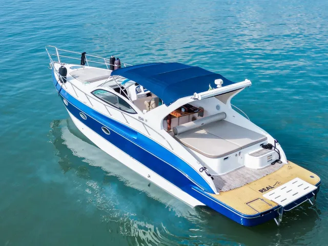 Real Powerboats 38 Top