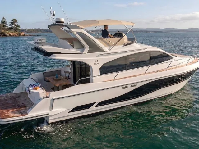 Real Powerboats Real 44 Luxury
