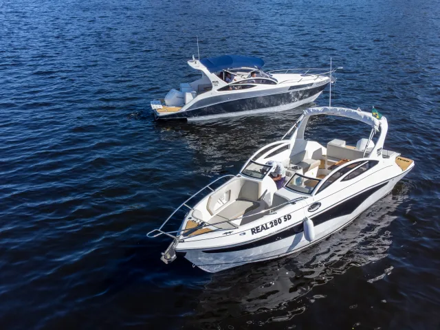 Real Powerboats 28 Special Deck